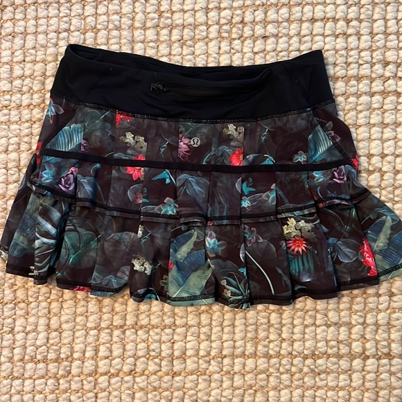 Lululemon skort - Picture 2 of 7